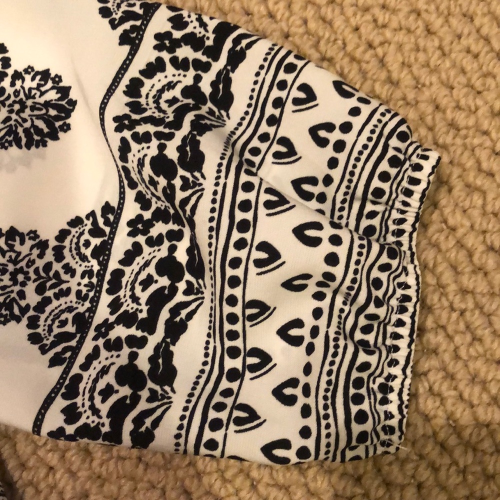 Patterned Romper - Picture 3 of 4